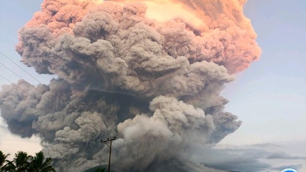 Letusan Terbaru Gunung Lewotobi: Erupsi Spektakuler di Flores Timur